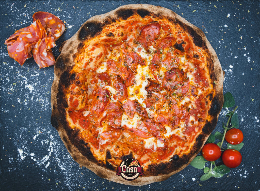 Pizza salami piquant